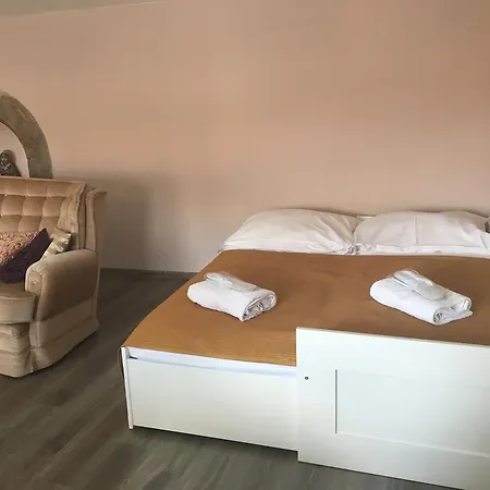 Royal Mustek Apartment *